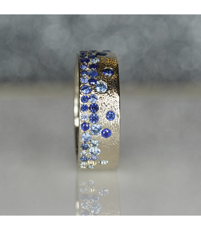 Raindrop Ring - Blue Sapphire Ombre in a 5 mm wide band